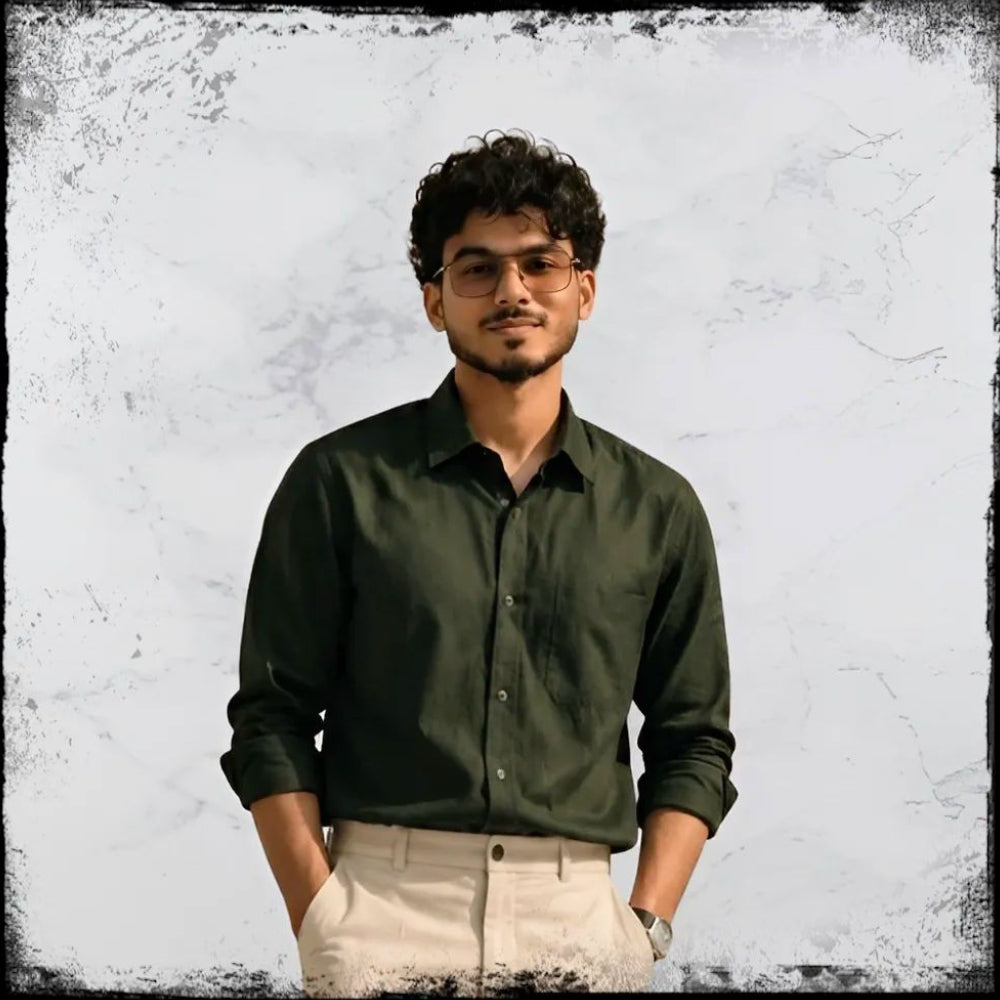 Renit, founder of ALTIOR, photographed against a plain wall